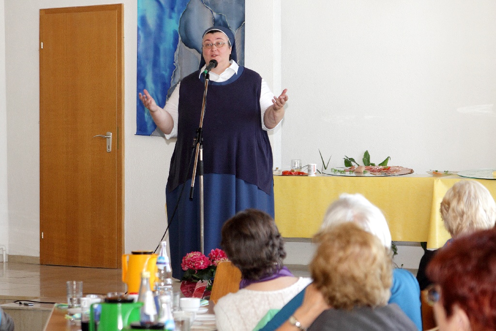 Schwester Teresa Zukic beim Frauenfrühstück